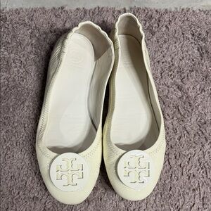 Tory Burch Cream Leather Logo Round-Toe Ballet Flats